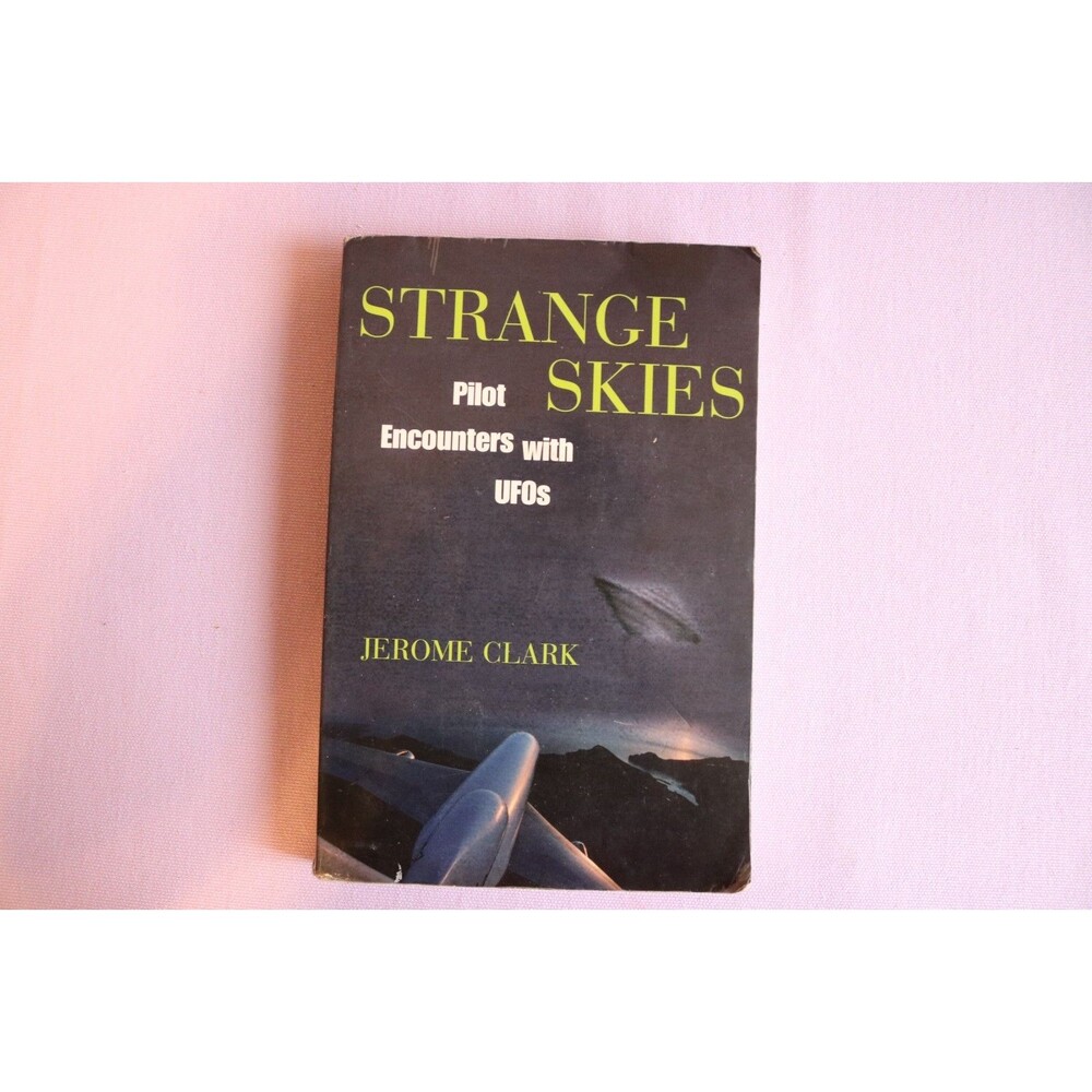 Strange Skies : Pilot Encounters with UFOs by Jerome Clark 2003
